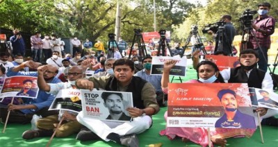 Demonstration at Jantar-Mantar against killing of RSS worker in Kerala