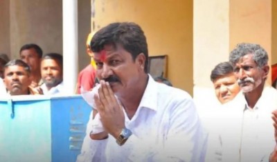 सेक्स CD कांड में फंसे कर्नाटक के कैबिनेट मंत्री रमेश जारकीहोली का इस्तीफा