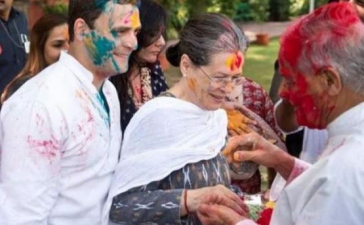 Politicians show their different side on Holi, Checkout rare pictures