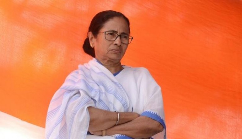 बंगाल चुनाव: ममता दीदी ने काटा टिकट तो पूर्व MLA अराबुल इस्लाम ने जला डाला TMC का दफ्तर !