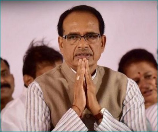 CM Shivraj along with other leaders bow to Father of the Nation on his birth anniversary