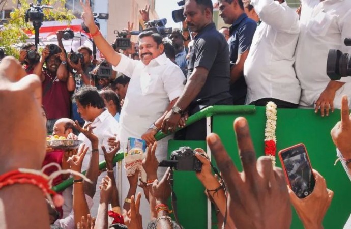 तमिलनाडु में भाजपा को एक और झटका, पार्टी के 13 नेता AIADMK में शामिल