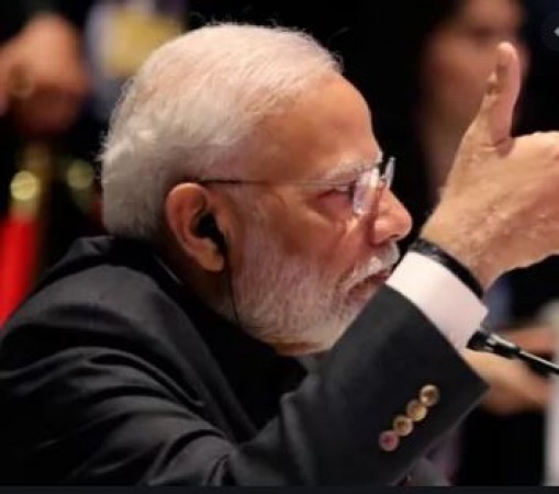 People takes dig at PM Modi on women's day for giving social media to women