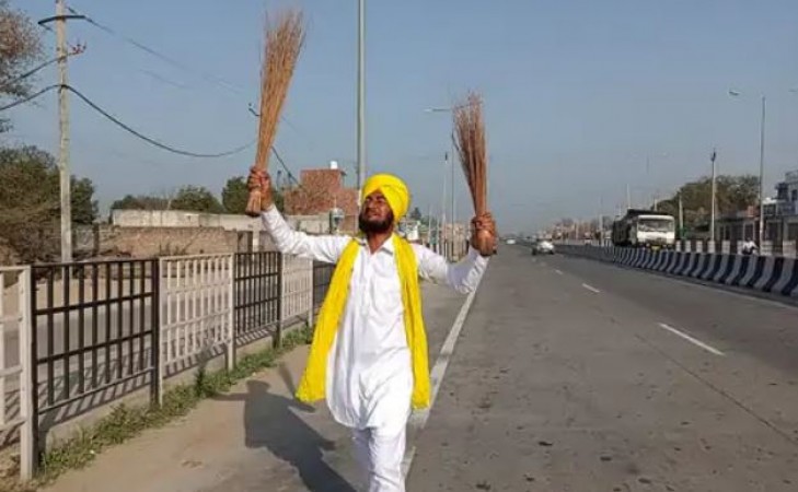 Punjab Election Result: AAP की झाड़ू कर रही सफाया, भगवंत मान के घर के बाहर हो रहा जश्न