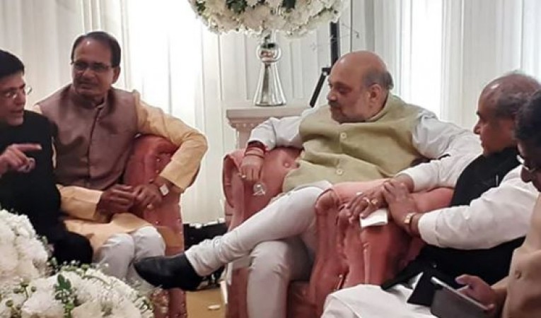 Does discussion happen about Scindia's leaving Congress takes place at JP Nadda's son's wedding?