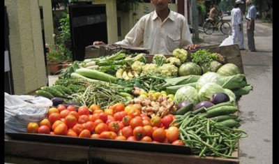 On Yogi's return, this vegetable seller distributed vegetables and 50 kg rasgulla for free