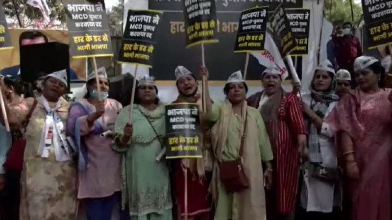 दिल्ली में MCD चुनाव को लेकर घमासान, AAP कार्यकर्ताओं ने किया भाजपा दफ्तर का घेराव