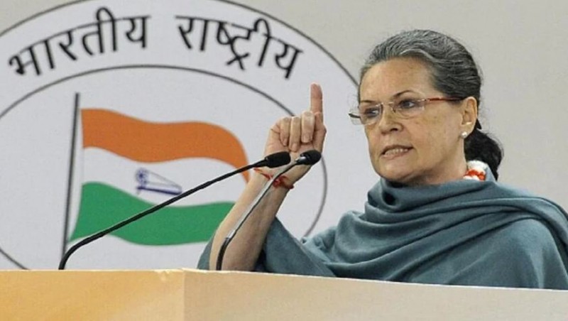Now Sonia Gandhi got angry on FB-Twitter, made serious allegations on social media