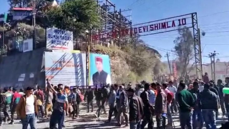 Violent protest by Kshatriya organisations in Himachal Pradesh, 4 police personnel including SSP injured