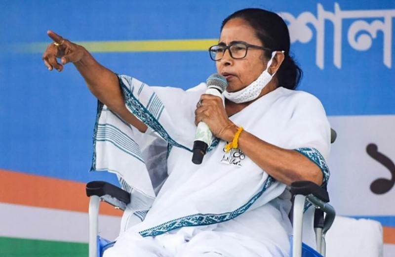 बंगाल चुनाव: मिदनापुर में ममता की हुंकार, कहा- शेरनी हूँ, किसी के सामने सिर नहीं झुकाऊँगी