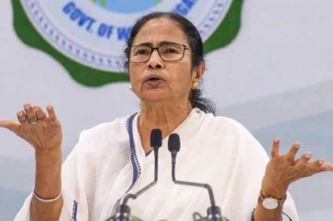 CM ममता बनर्जी के खिलाफ FIR दर्ज, किया राष्ट्रगान का अपमान