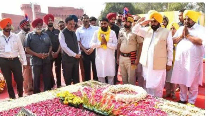 Anti-corruption helpline released in Punjab on Martyrs' Day, CM said this