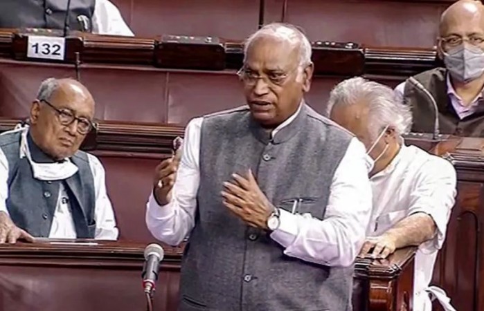 Kharge accuses Modi government of snatching jobs of Dalits and backwards people through privatisation