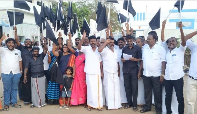तमिलनाडु चुनाव: तूतीकोरिन में सीएम पलानीस्वामी को दिखाए गए काले झंडे, हिरासत में 41 लोग