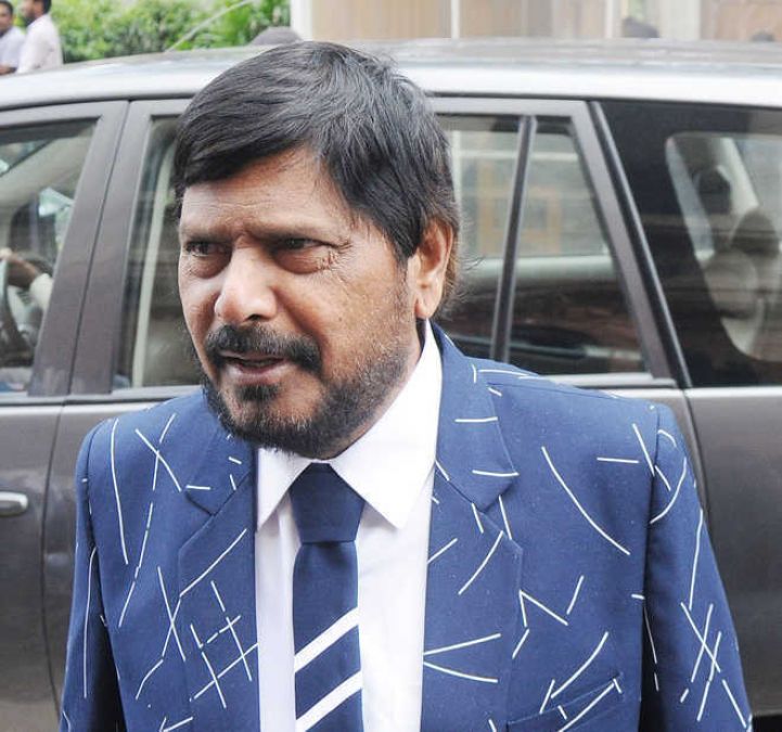 After giving 'Go Corona Go' Slogan, Ramdas Athawale speding his free time like this