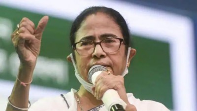 Mamata Banerjee calls for Centre to stop levying toll-tax