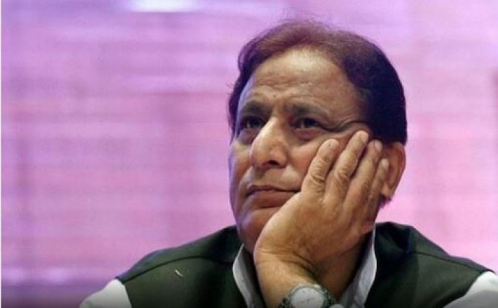Corona-infected Azam Khan refuses to go to hospital, UP police arrive with ambulance at night