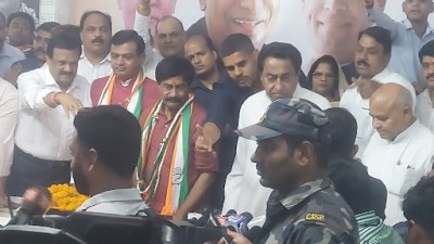 Deepak Joshi joins Congress with father's photo in hand
