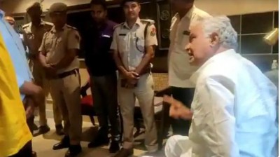 उदयपुर पहुंचे भाजपा सांसद किरोड़ीलाल मीणा को पुलिस ने होटल में किया कैद, कहा- ऊपर से आदेश हैं