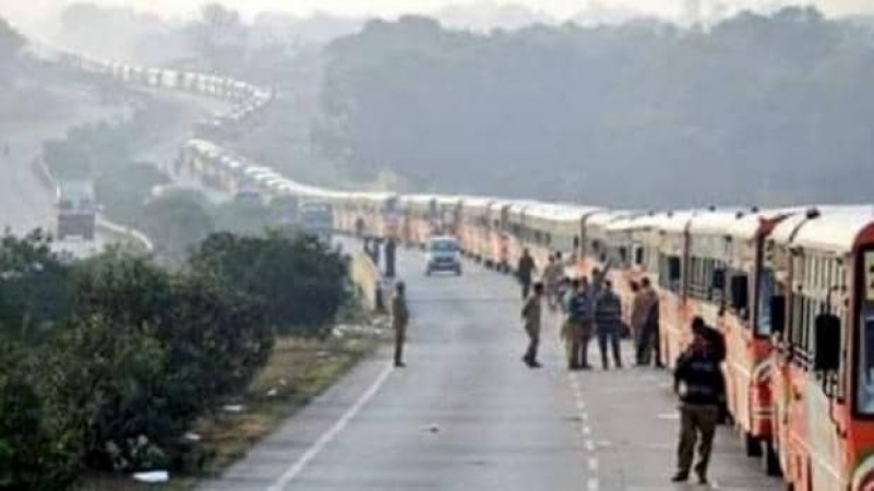 These are buses of Yogi government, not of Congress, this picture is of Prayagraj Kumbh