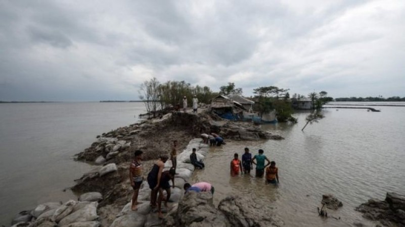 Owaisi furious over cyclone Amphan, tightens on central government