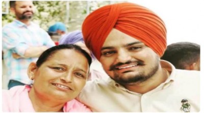 'Shoot me too', Sidhu Musewala's mother tells AAP govt after son's death