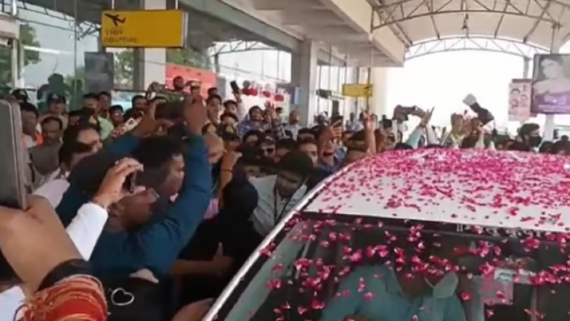 जबलपुर पहुंचे 'महाराज', कार्यकर्ताओं ने किया भव्य स्वागत