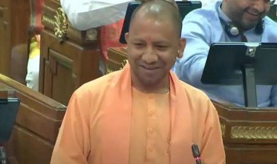 'There is not much difference between you and Rahul Gandhi..', Yogi took a jibe at Akhilesh's statement.