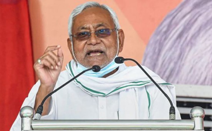 Bihar election: Stone pelting during Nitish Kumar's rally, CM says 'It does not matter'