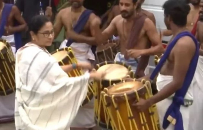 तमिलनाडु में दिखा सीएम ममता का अनोखा अंदाज़, ड्रम बजाते हुए वायरल हुआ Video