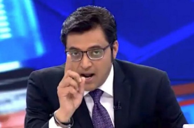 Arnab Goswami gives statement from Mumbai Police van after getting arrested