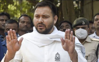 Bihar Elections: RJD leader Tejashwi Yadav tweet on stone-throwing at CM Nitish Kumar