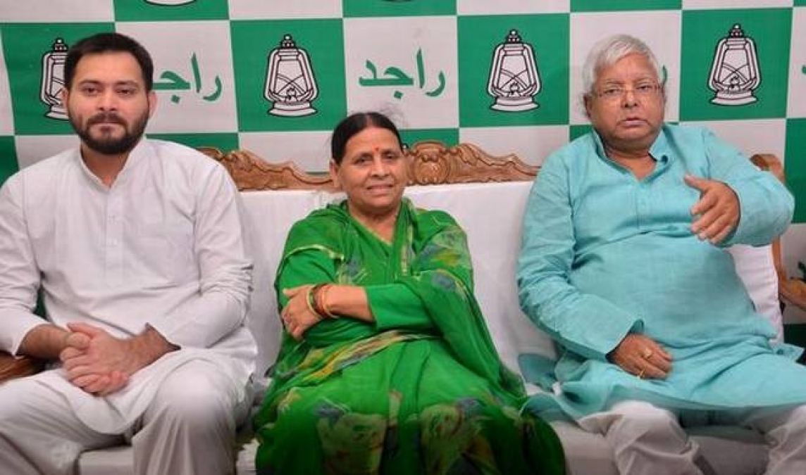 Tejashwi celebrated his birthday in Delhi with parents, Lalu's special note for him