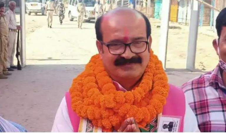 बिहार चुनाव: भाजपा का खाता खुला, मोहन झा ने राजद के अब्दुल सिद्दीकी को हराया