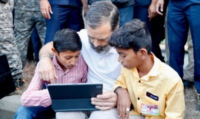 Rahul Gandhi gifted a Laptop to children accompanying him in Bharat Jodo Yatra