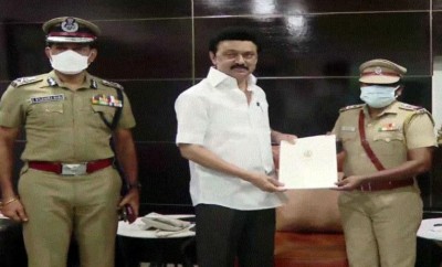 CM Stalin honoured Lady Police, who carried unconscious man in her shoulder to hospital