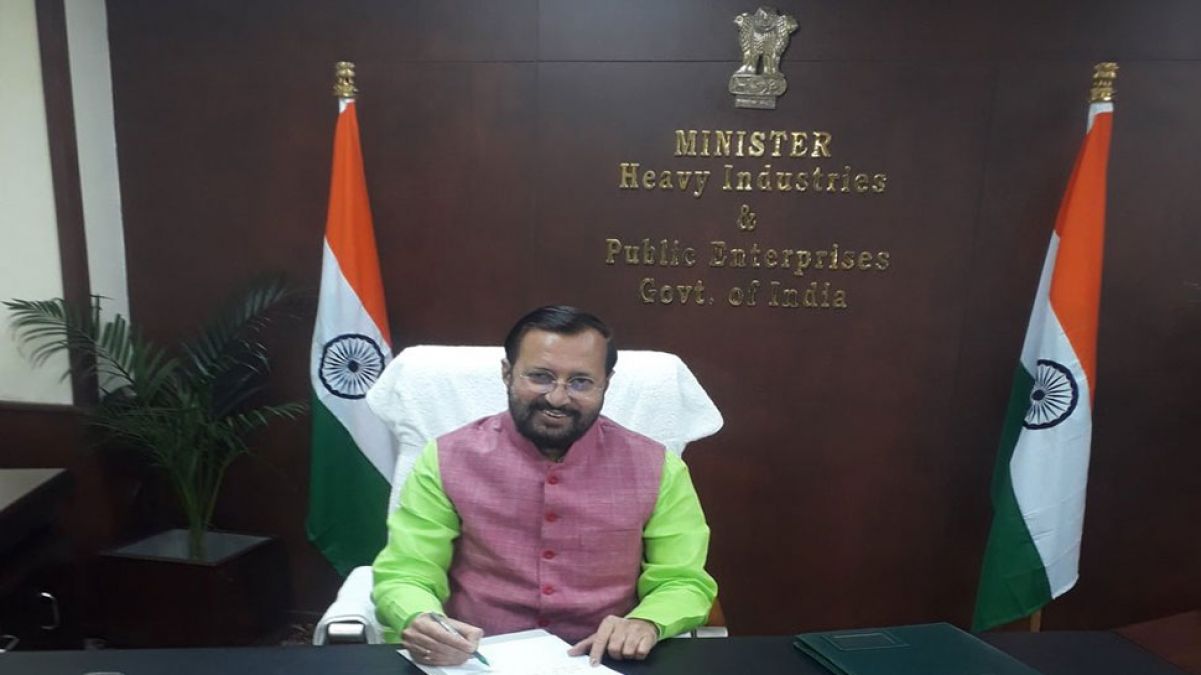 Prakash Javadekar takes the additional charge of the Ministry of Heavy Industries, Arvind Sawant resigned