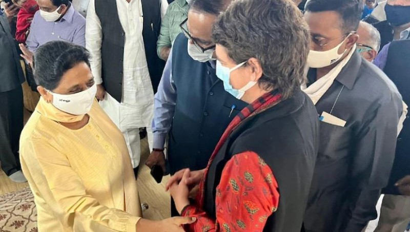 Priyanka Gandhi arrived to meet Mayawati