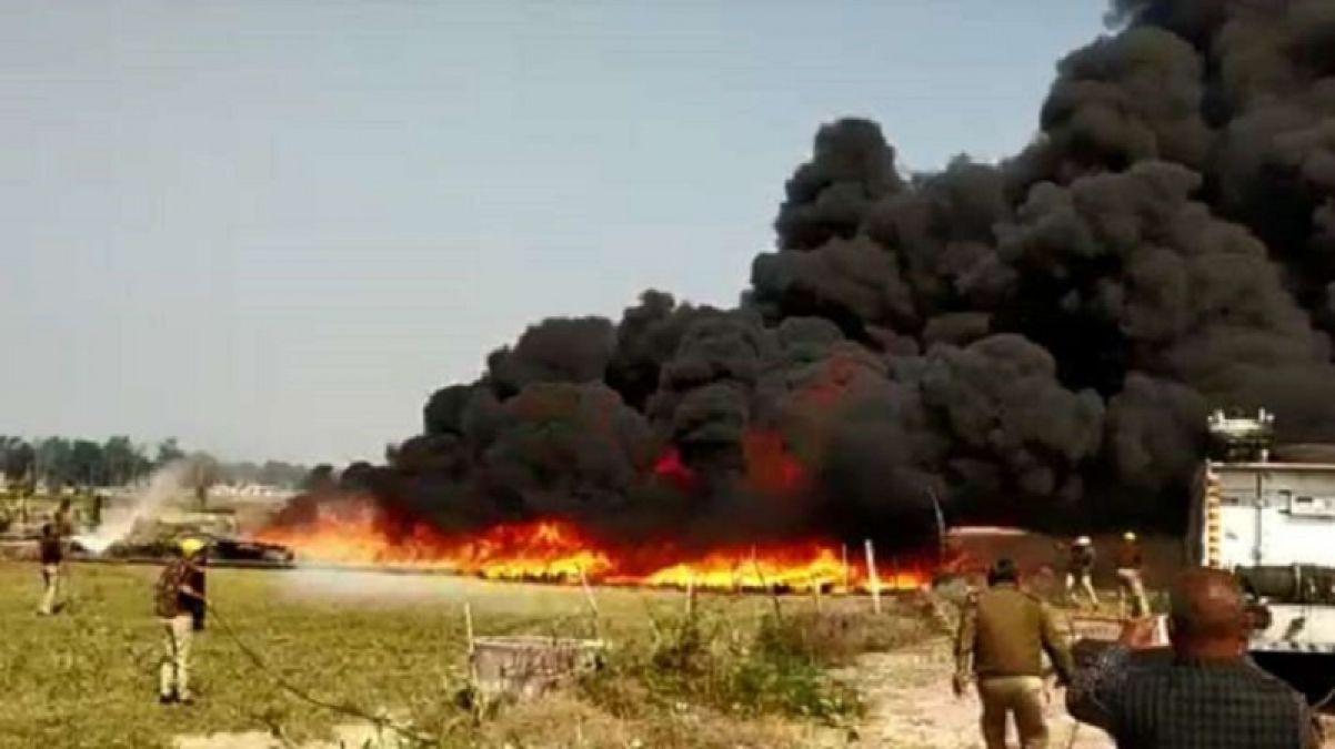 सीएम योगी के शासन में किसानों का प्रदर्शन, उन्नाव के गोदाम में लगाई आग