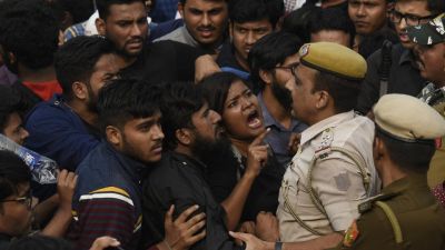 विरोध प्रदर्शन के दौरान JNU के कई विद्यार्थी घायल, दिल्ली पुलिस का दावा- नहीं किया लाठीचार्ज
