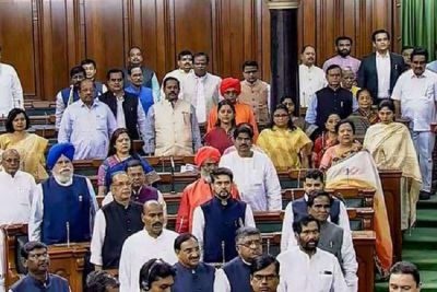 Uproar in Parliament over withdrawal of SPG security from Gandhi family, 'We want justice' slogans