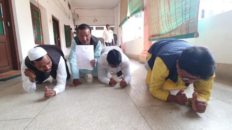 Congress leader seen crawling on elbow and knee outside municipal commissioner's office