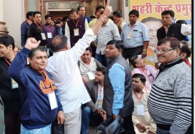 Chaos in BJP's central heads meeting, sloganeering in front of state in-charge