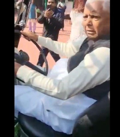 Lalu Prasad Yadav Revs Up The Political Engine In Bihar, Drives Jeep In Patna