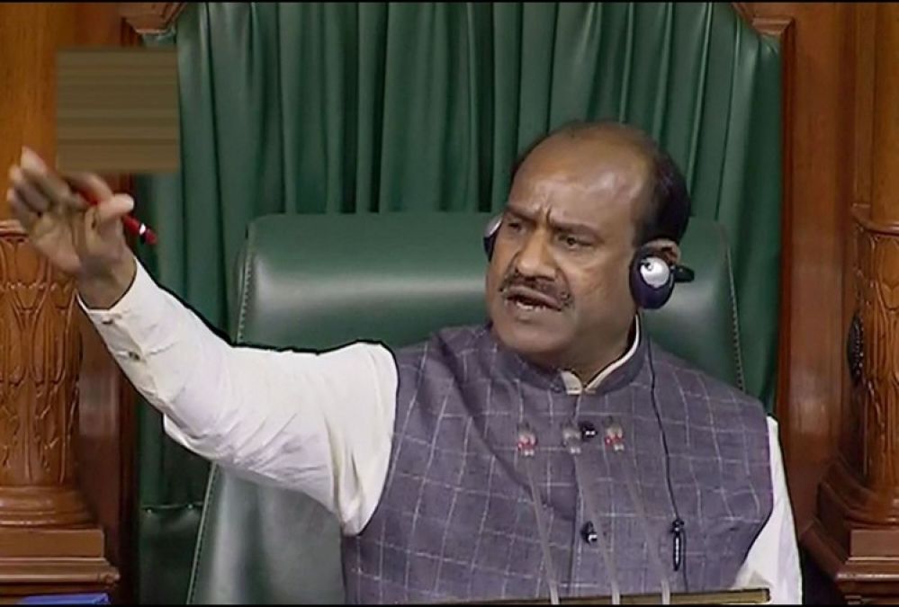 Chaos in Lok Sabha on the Maharashtra issue, 2 Congress MPs suspended