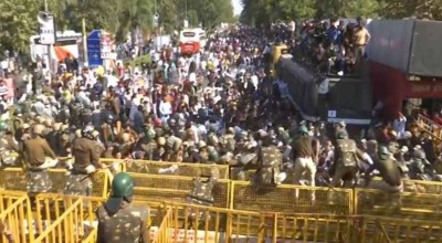 Police baton charge NSUI activists who rushed to cordon off CM residence