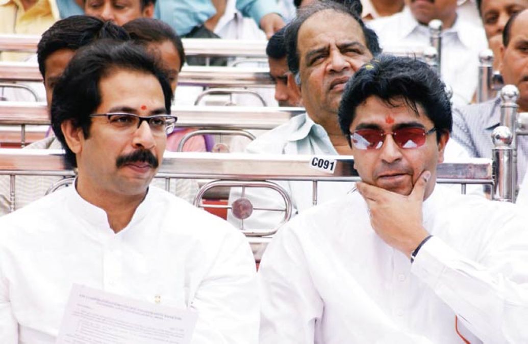Maharashtra: Uddhav calls Raj Thackeray, invites him to the oath ceremony