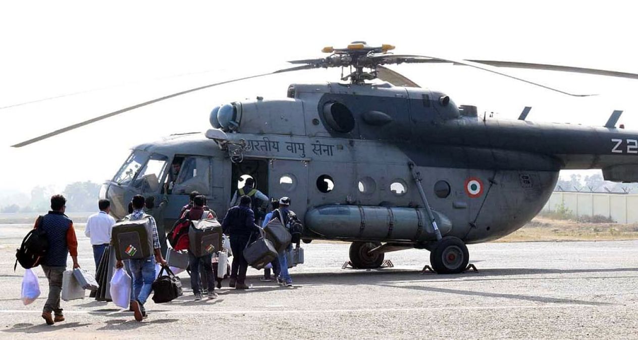 Jharkhand: IAF chopper drops polling personnel in Chhattisgarh
