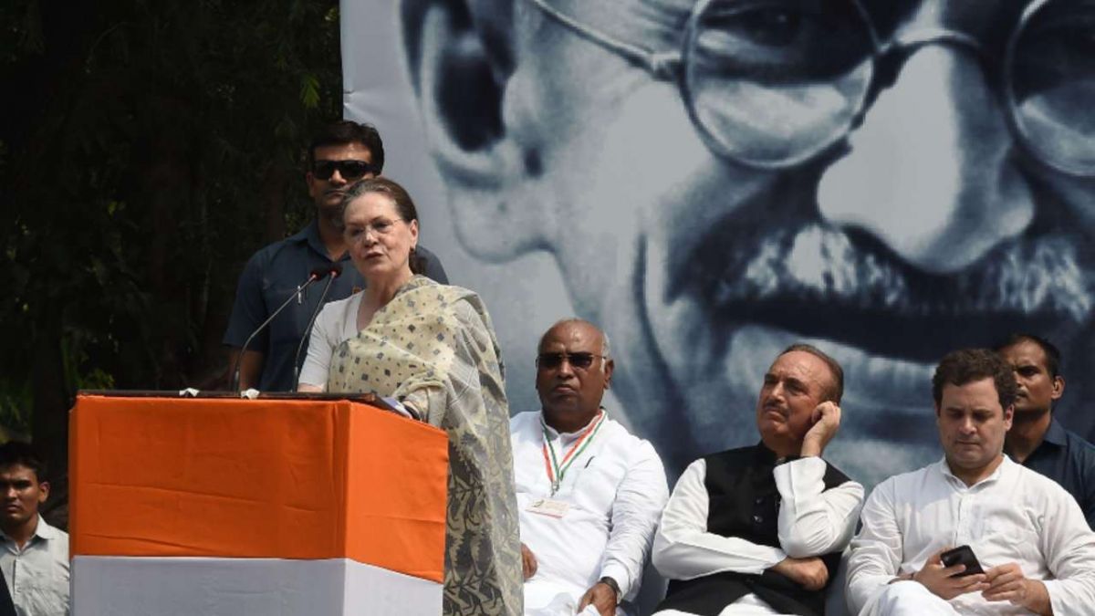 Sonia Gandhi attacks PM Modi on the pretext of RSS