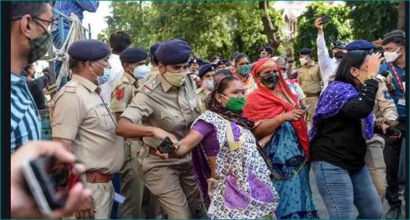 गुजरात में हाथरस घटना के खिलाफ प्रदर्शन से पहले कांग्रेस नेता हिरासत में